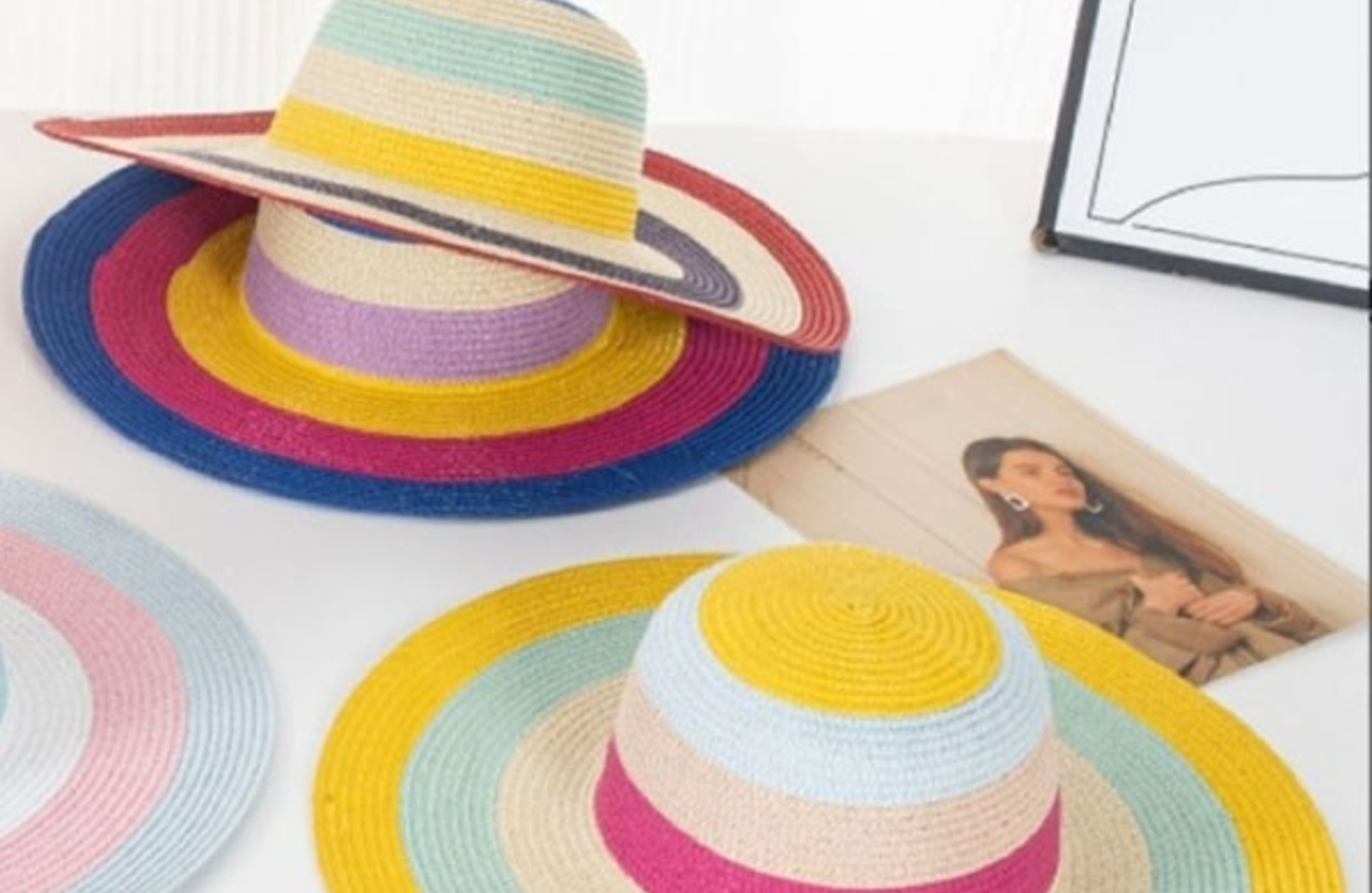 Coco shop, complementos artesanales con estilo en Benicarló. Sombrero mujer multicolor.