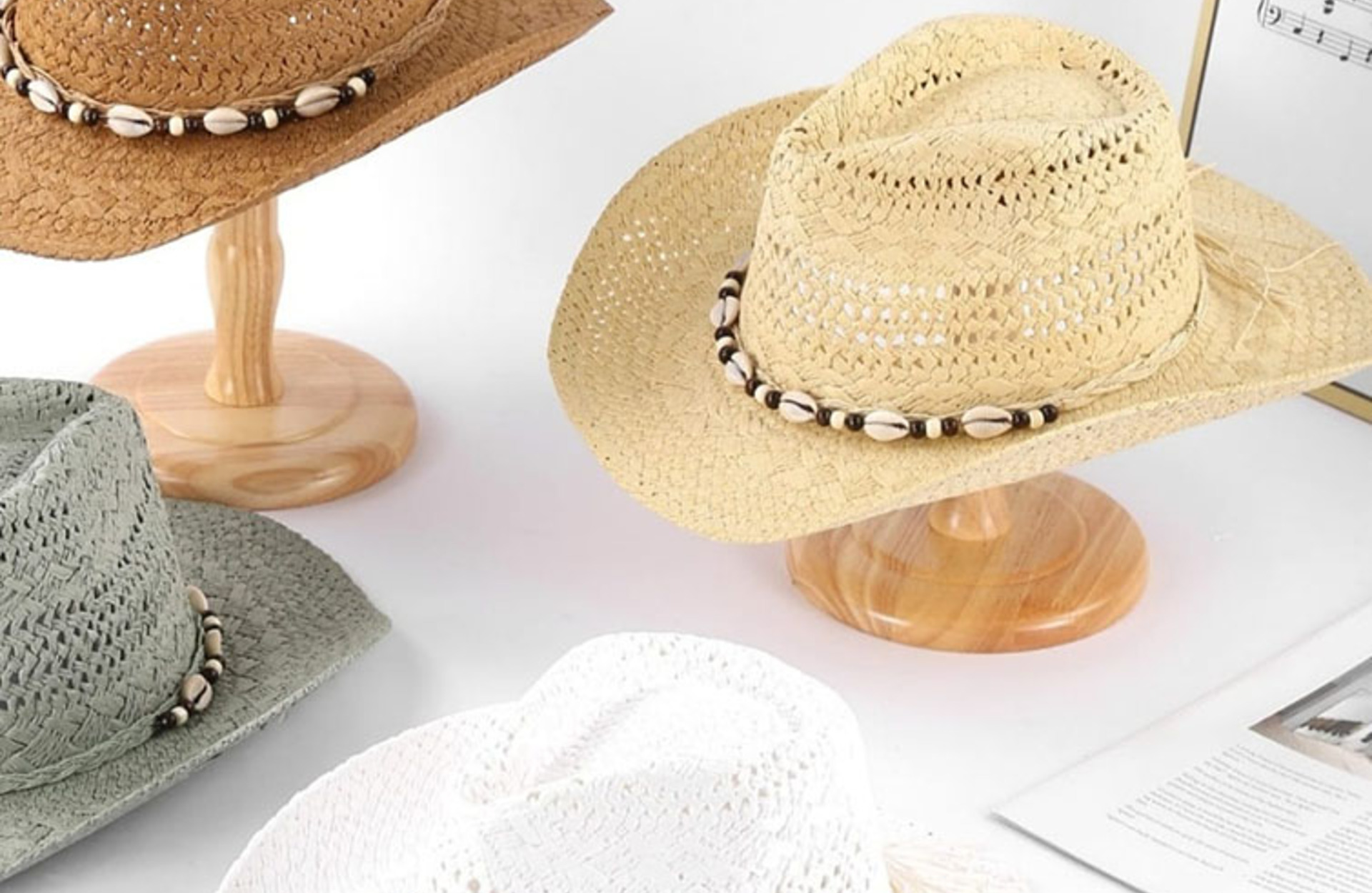 Coco shop, complementos artesanales con estilo en Vinaròs. Neceser peces. Sombrero cowboy conchas.