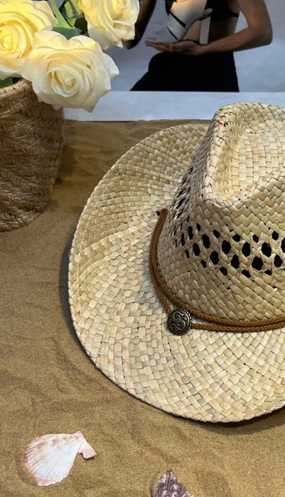 Sombrero Unisex Calado Detalle Correa