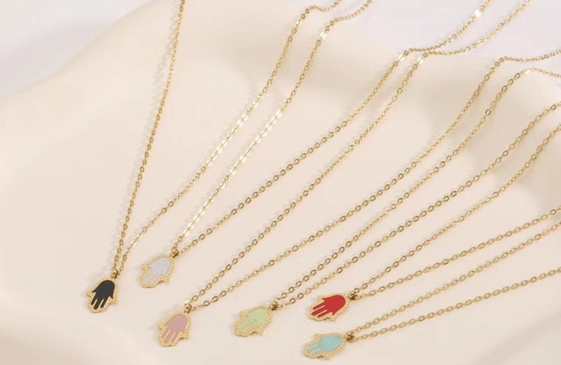 Collares con alma diseños elegantes en Cálig. Collar acero colgante multicolor mano de fatima.