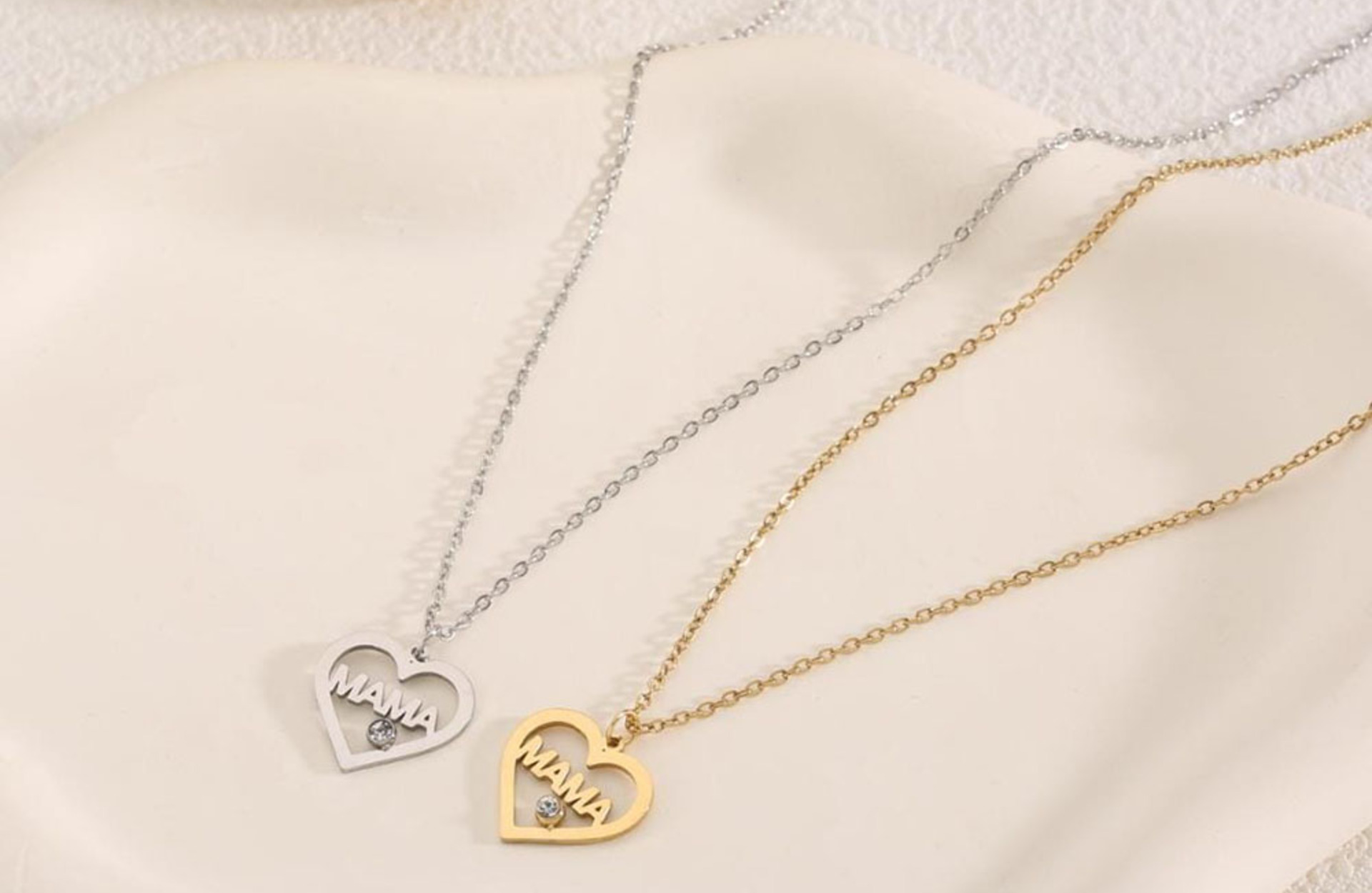 Collares con alma diseños elegantes en Sant Jordi. Collar acero corazón mama.
