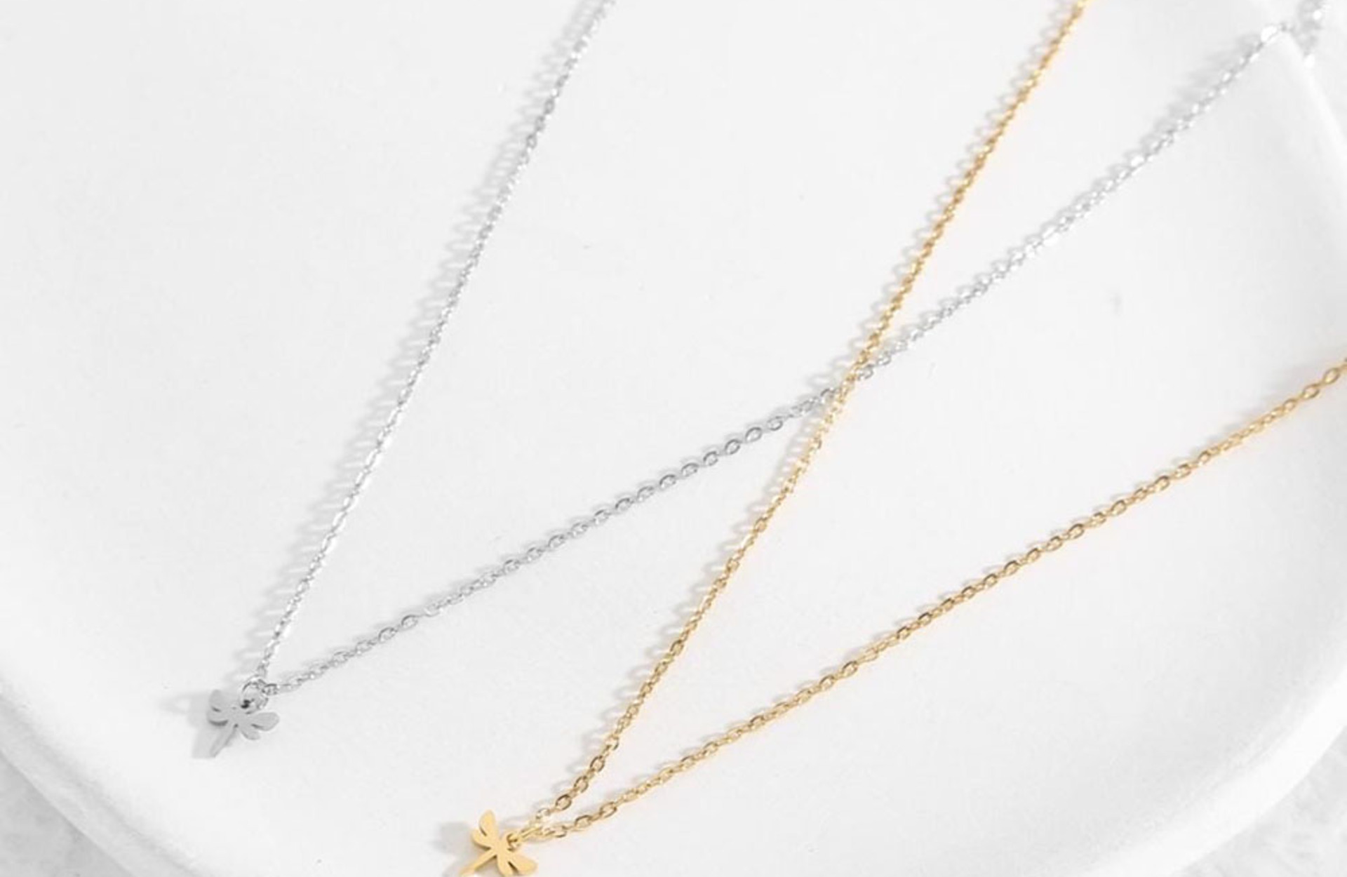 Collares con alma diseños elegantes en Vinaròs. Collar acero libélula.